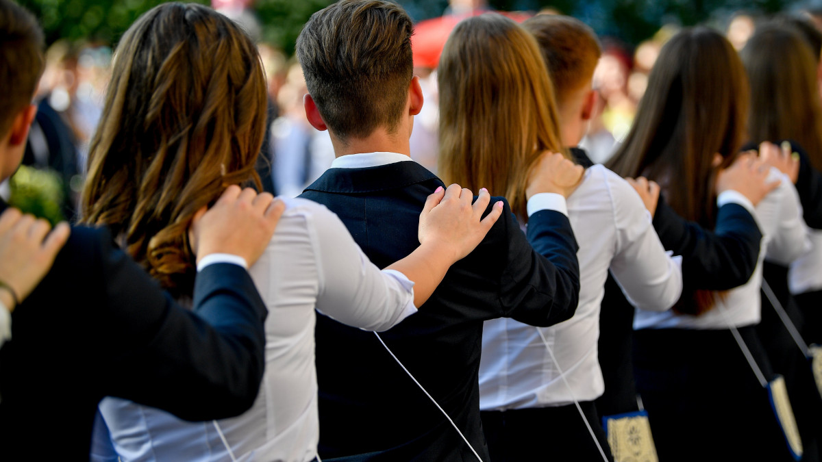 Gratulálunk az általános iskolai ballagóknak!