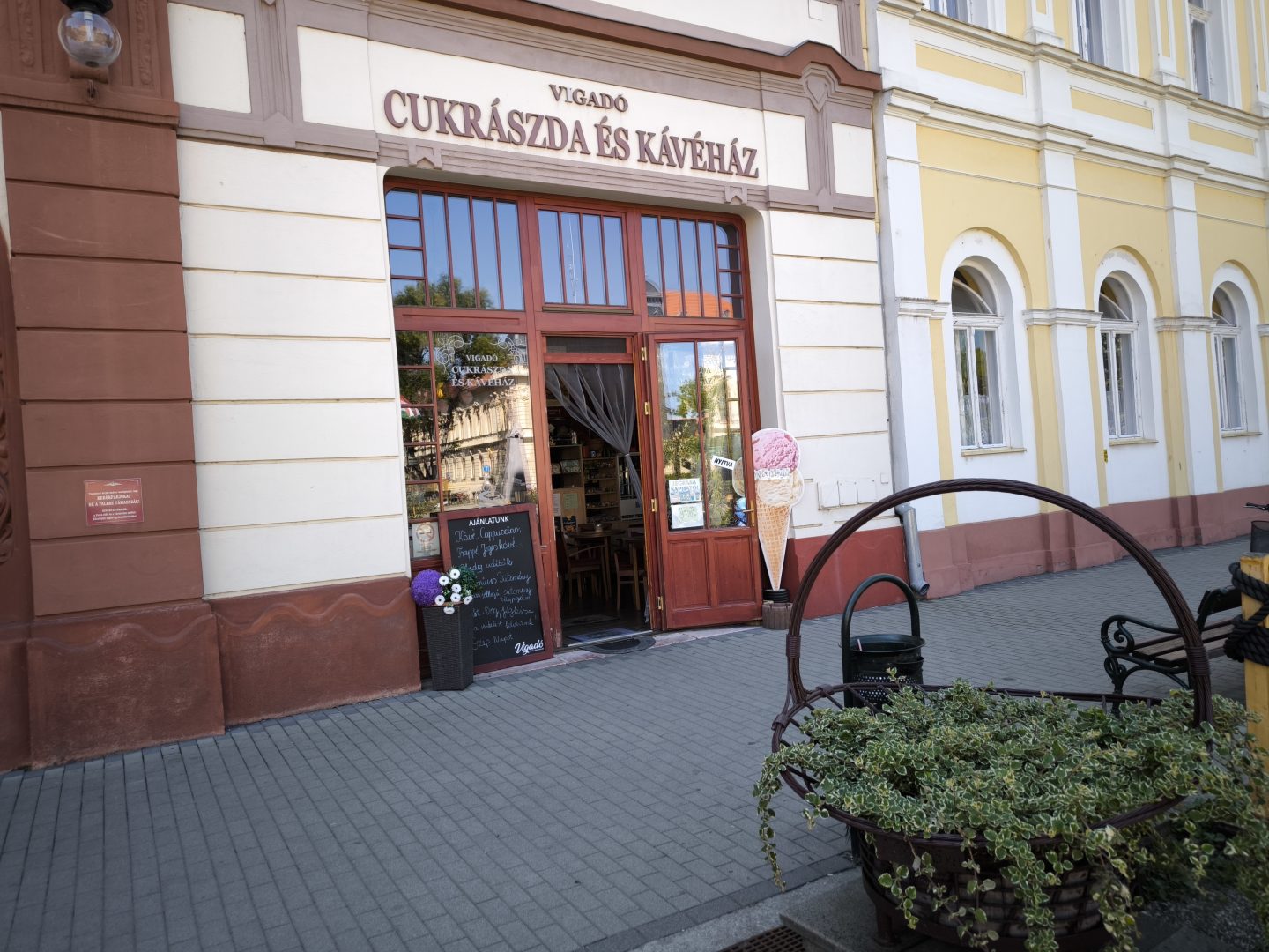 Vigadó Cukrászda és Kávéház