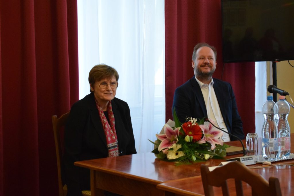 Karikó Katalin adta át a Kisújszállás Kutatója ösztöndíjat